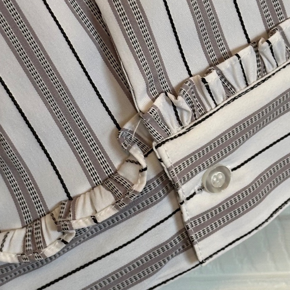 DCC Missy, large striped stretchy dress blouse. Pale purple, black and white. - Picture 3 of 10